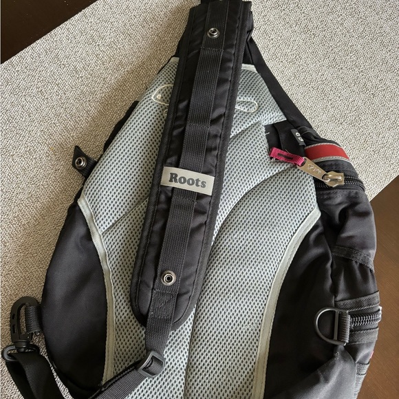 Sling bag, crossbody, backpack, perfect for hiking - Picture 3 of 6